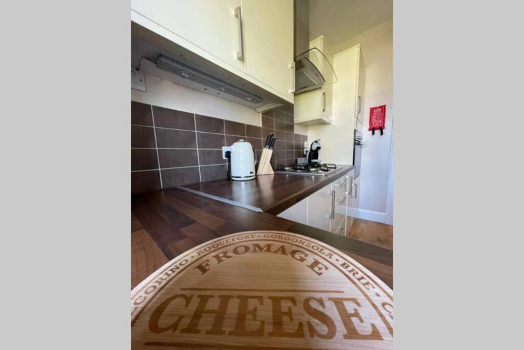 No 10 Immaculate City Centre, Top Floor 2 Bed Flat With Free Parking Inverness Zewnętrze zdjęcie